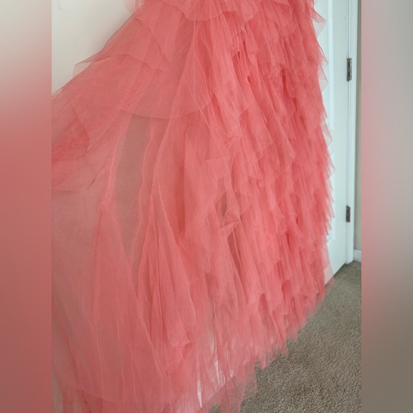 Edgy and modern gown - Picture 11 of 12